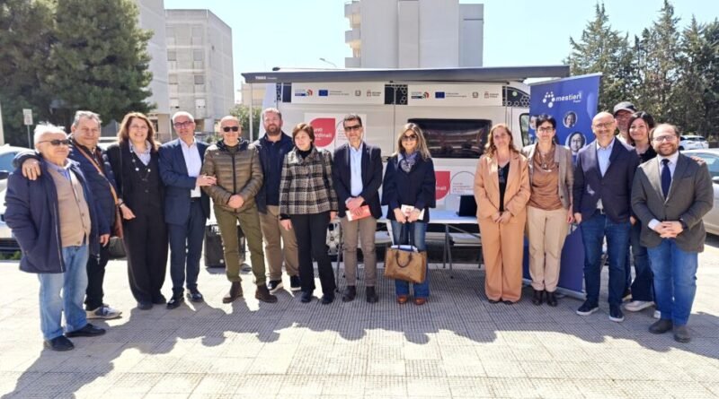 Ad Acquaviva aperto il desk “Punti Cardinali” per l’occupazione